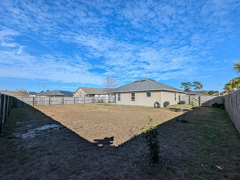 2401 Spur Ln — Photo 24