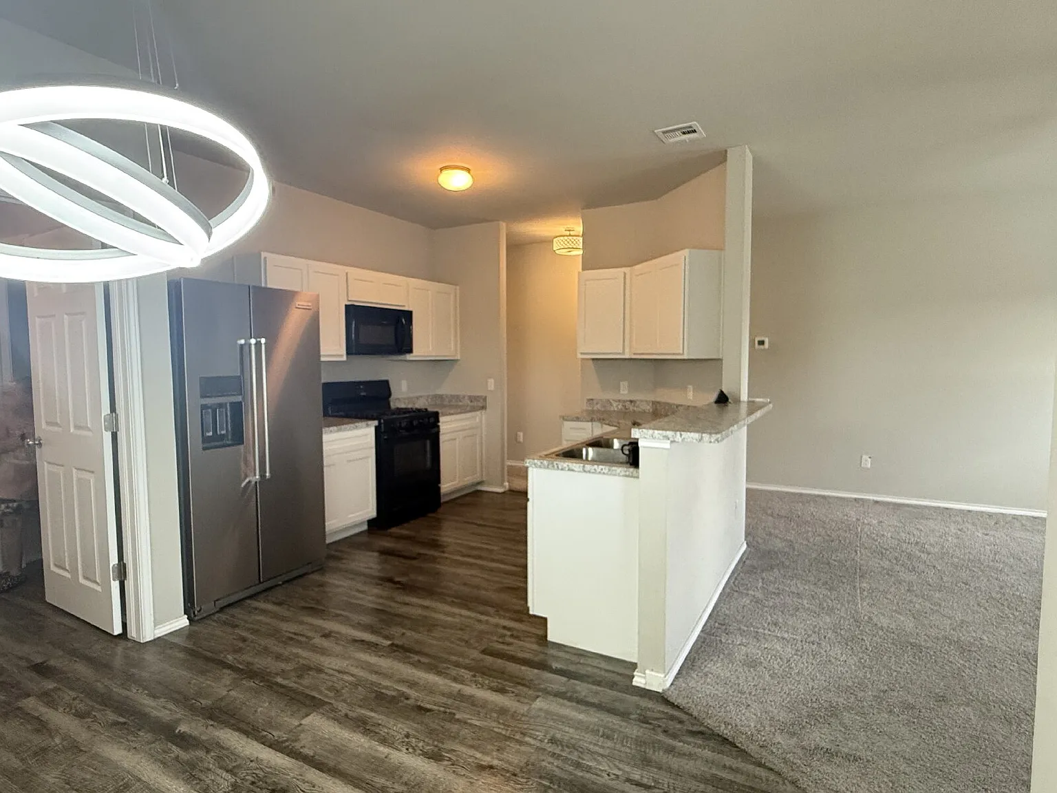 3 bed, 2.0 bath, 1341 sqft, $1,595 — Photo 4