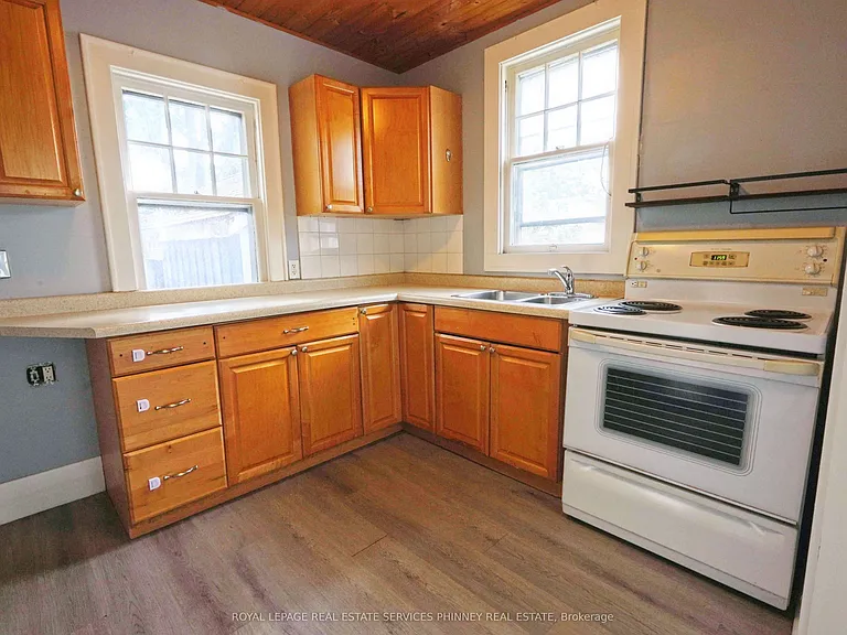 26 Avenue Pl — Photo 3