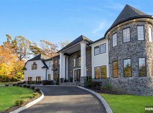 707 Black Hawk Ln, Franklin Lakes, NJ 07417