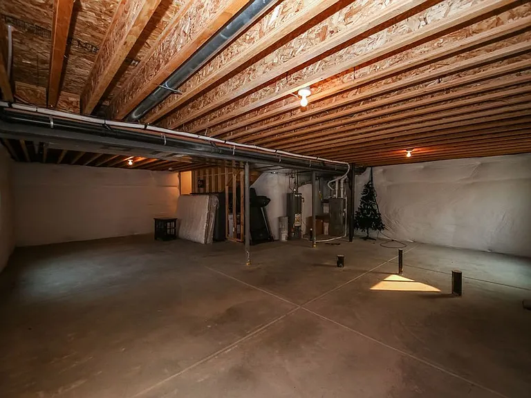 6987 Sumner St — Photo 34