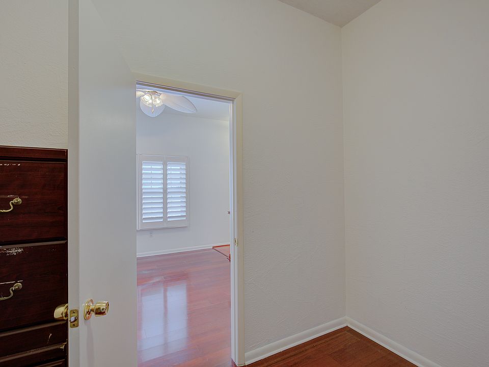 1st image of 31 Freshwater Dr