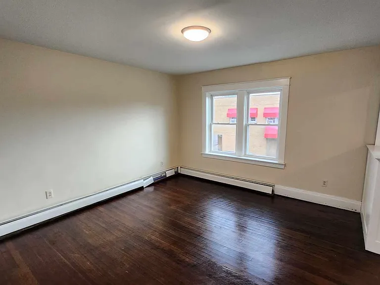 2202 Niagara St #3 — Photo 2