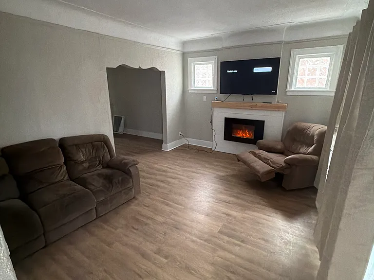 15757 Stansbury St — Photo 4