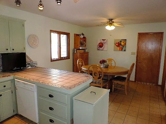 Kitchen. Kitchen/dining area