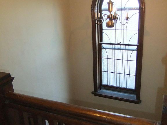 2nd image of 3947 Chippewa St #2W