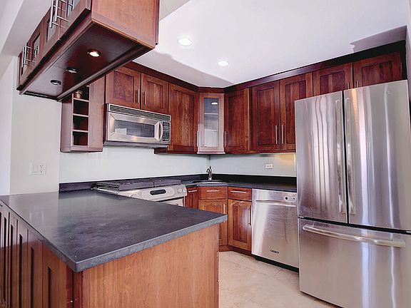 3rd image of 10 W 74th St APT 10B