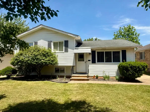 24051 Russell Ave, Euclid, OH 44123