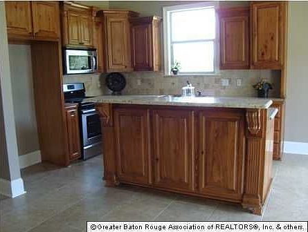 4th image of 18443 Old Maplewood Dr