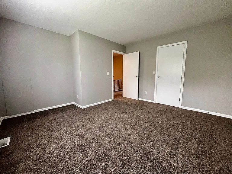 Silver Rock Avenue Apartments — Photo 10