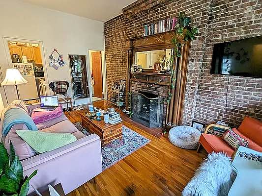 2nd image of 136 W 80th St APT 3F