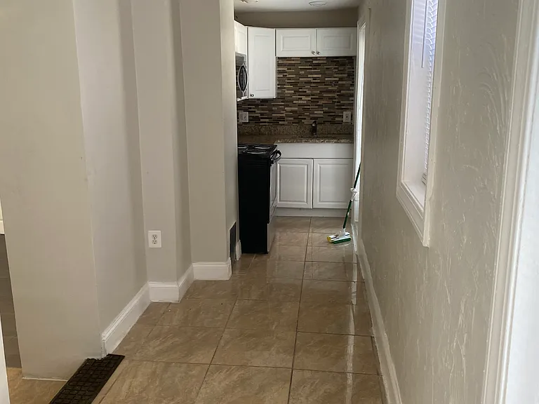 32 Hinckley St #1 — Photo 9