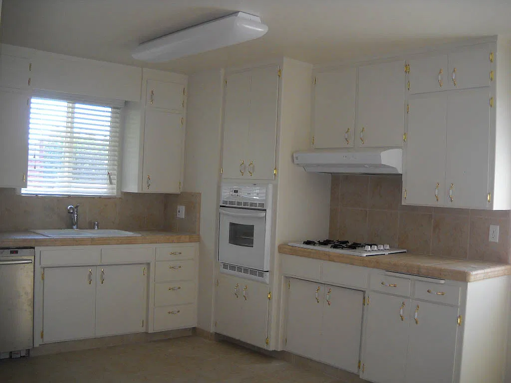 4 bedroom home with updated amenities, upgrades, a nice floor plan and good access to FWY 41, sch... — Photo 2