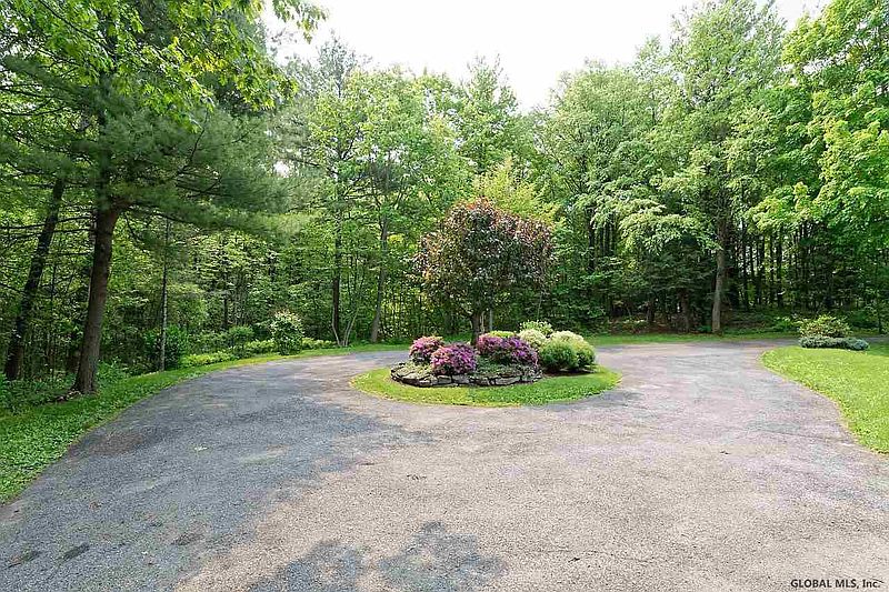 3rd image of 1040 GREEN CORNERS Road