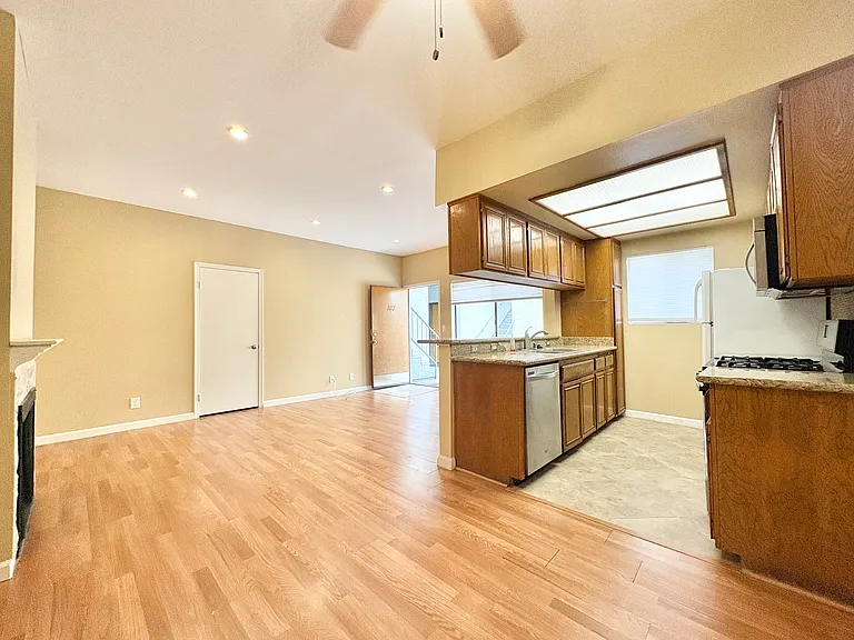 6202 Fulton Ave #4 — Photo 9