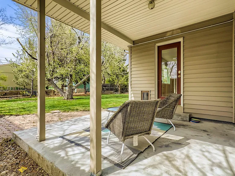 4660 E Wyoming Pl — Photo 18