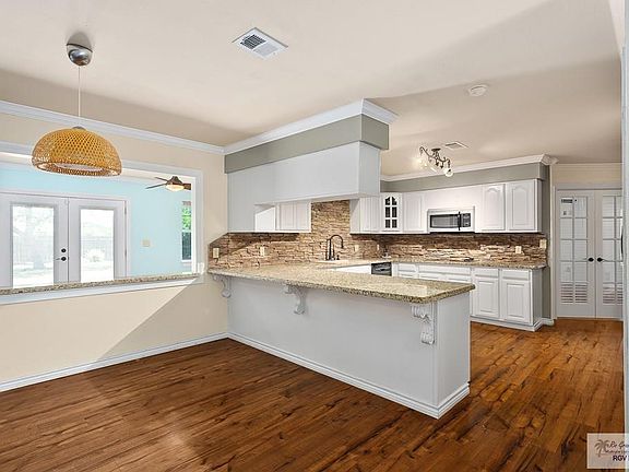 5th image of 522 Ebony Ln