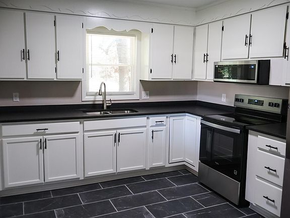 4th image of 227 Hunt St