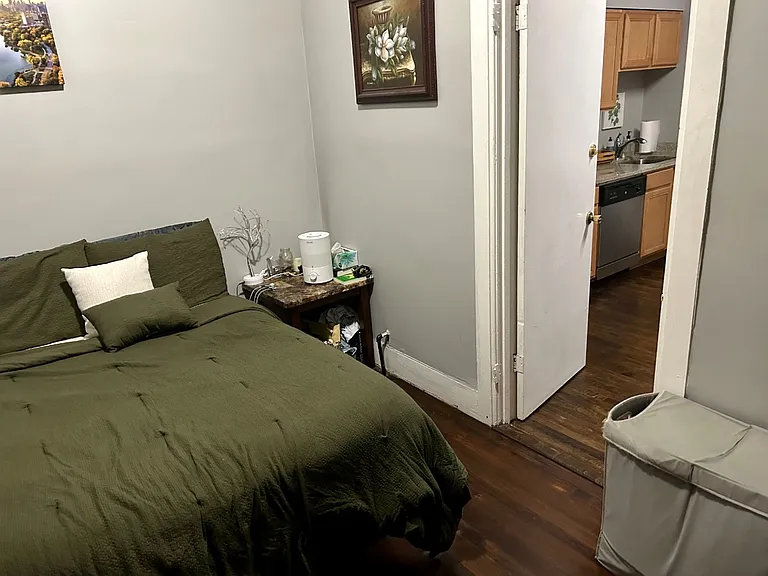 2552 N Southport Ave #1F — Photo 11