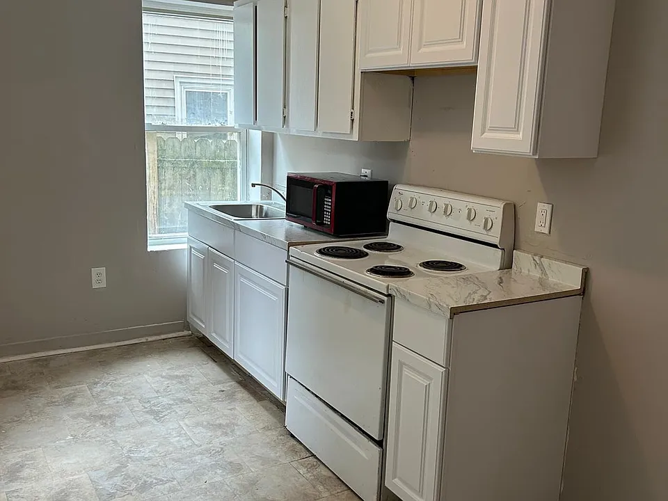 258 Mill St #3