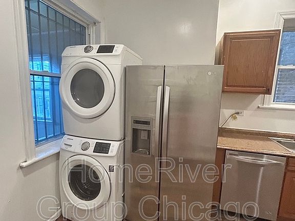 3rd image of 4736 S Prairie Ave #1