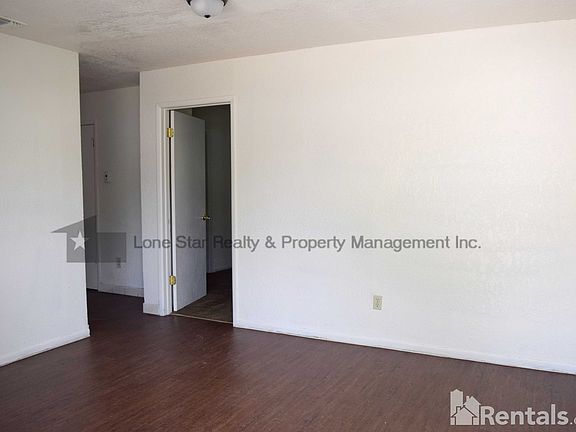 2nd image of 909-911 S 13th St