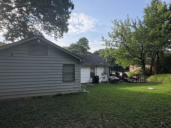 3rd image of 2886 Overton Crossing St