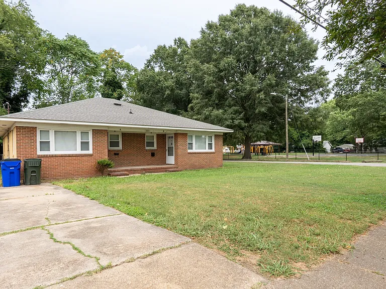 344 Woodview Ave #A — Photo 2