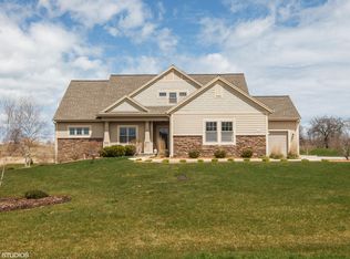 1126 Whitewater Ct, Grafton, WI 53024