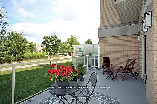 Garden Court Condos — Photo 1