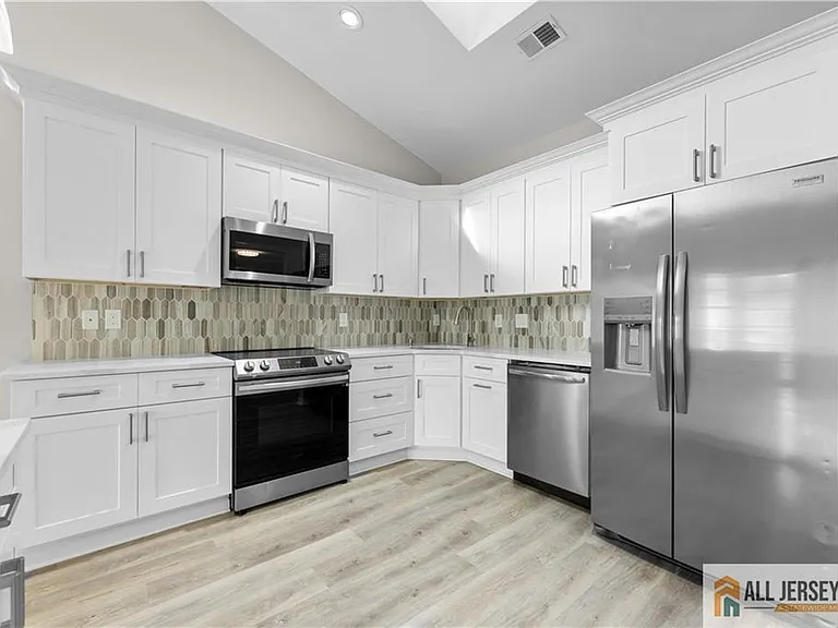 13 Canterbury Dr #13E — Photo 6