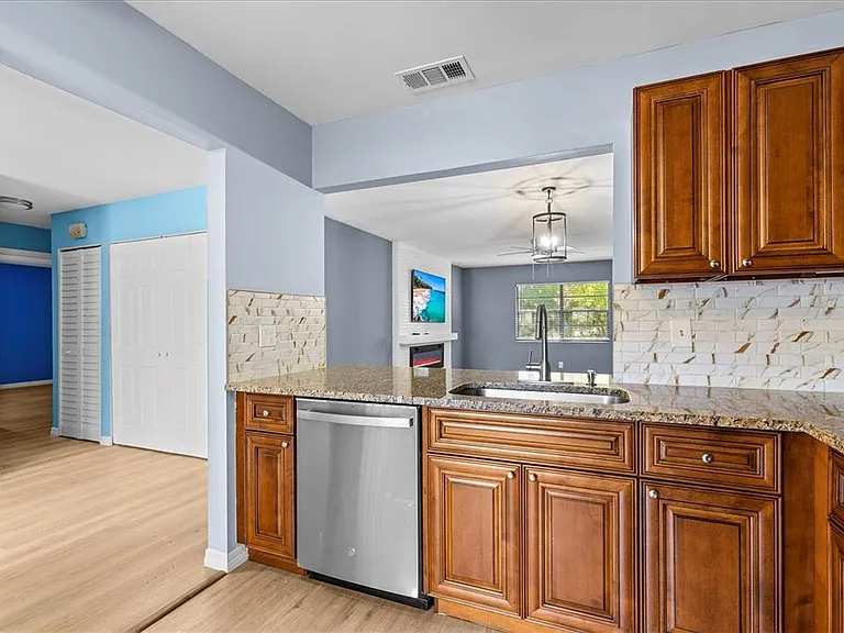 4045 Arrowwood Ct — Photo 10