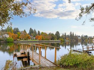 1178 Rhoda Ln, Esquimalt, BC V9A 4H2