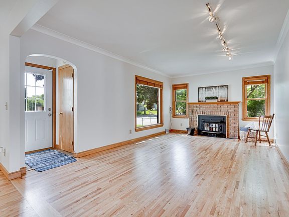 3rd image of 3644 27th Ave S