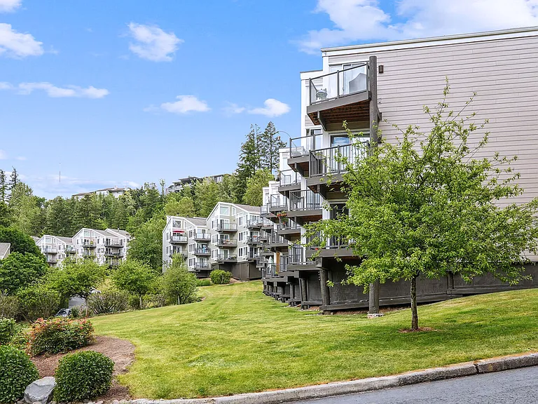 Sunset Summit Apartments — Photo 66