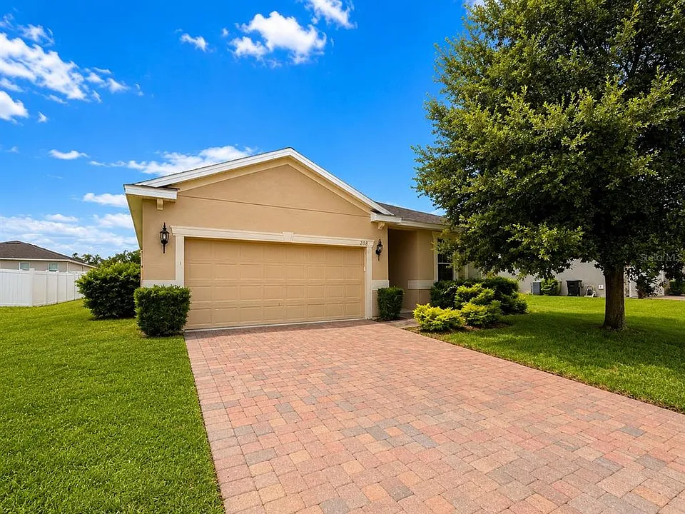 908 Glazebrook Loop