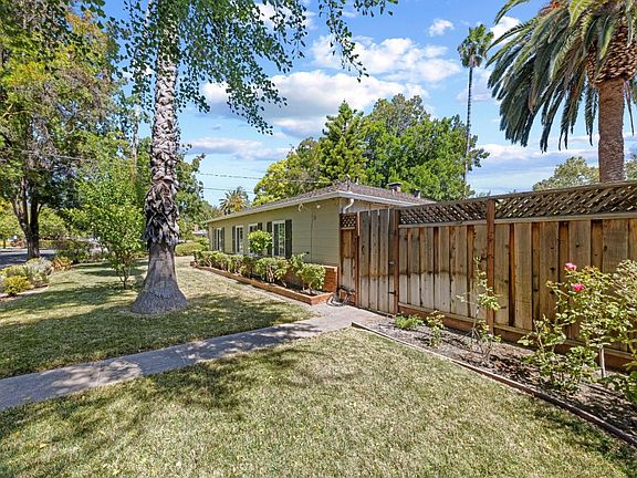 3rd image of 905 El Rio Dr