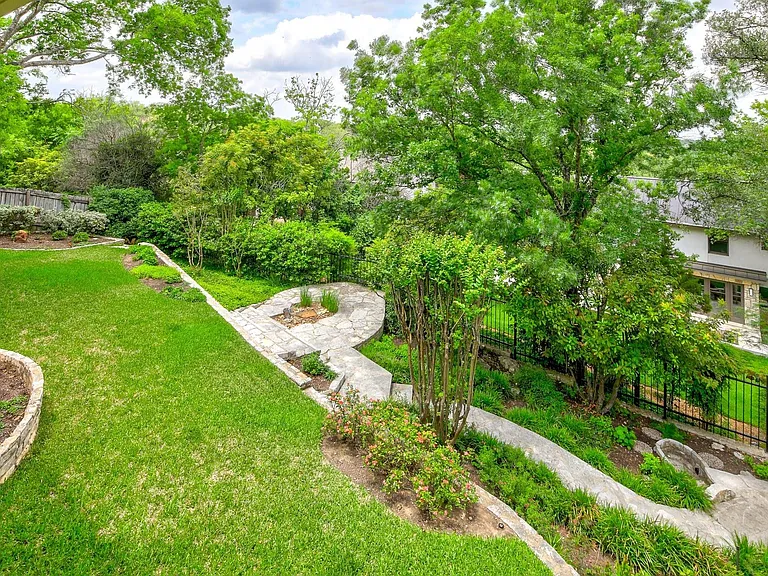 6200 Rain Creek Pkwy — Photo 29