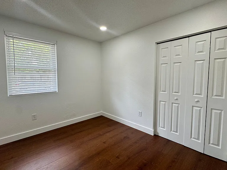 16 Ventura Blvd — Photo 25