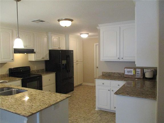 3rd image of 1022 Shady Ln