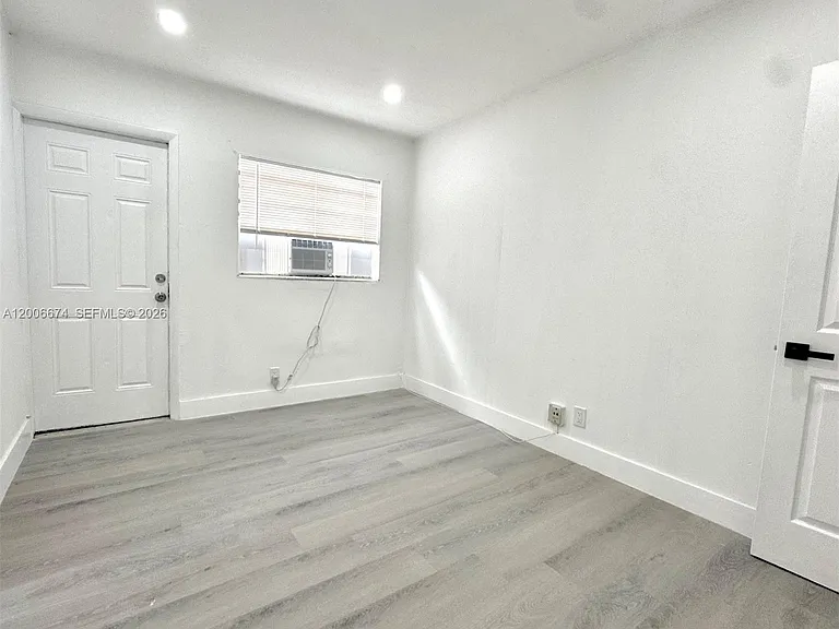 417 NW 2nd Ave #0 — Photo 9