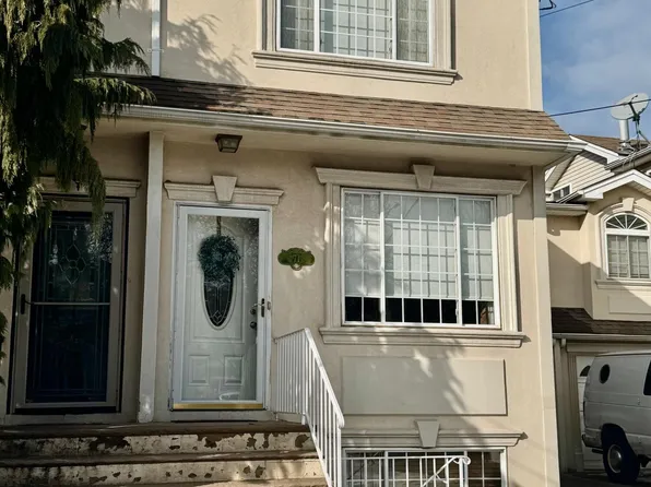71 Pond St, Staten Island, NY 10309