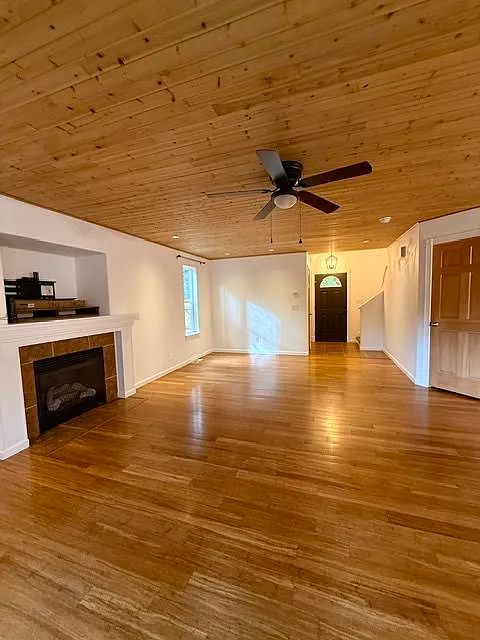 3 bed, 2.5 bath, 1688 sqft, $2,650 — Photo 4