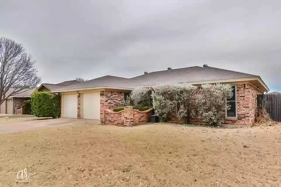 3 bed, 1556 sqft, $2,200 — Photo 3
