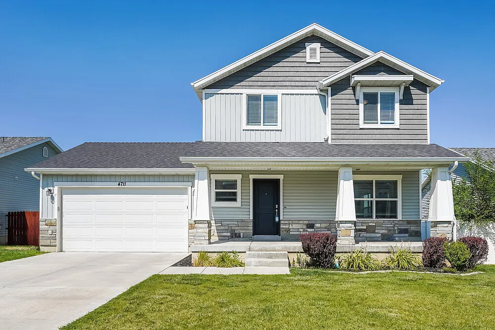 3 bed, 2.5 bath, 2060 sqft, $2,455 — Photo 1