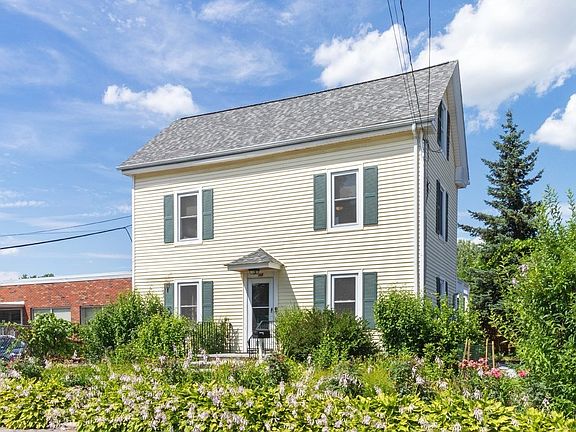 2nd image of 142 Calvary St