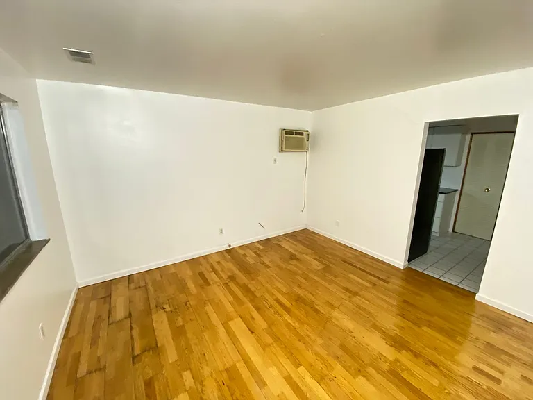 2121 Iuka Ave — Photo 2
