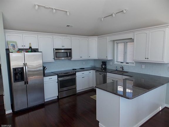 5th image of 3566 Asbury Ave