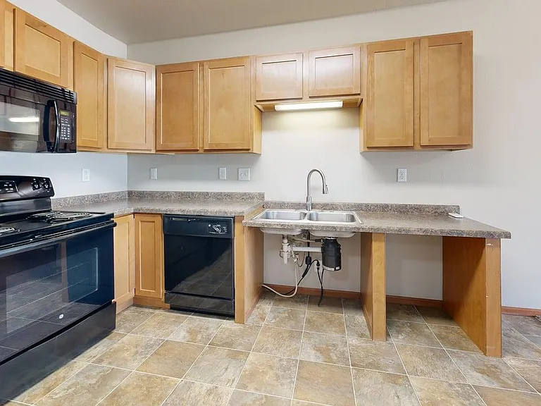 Bakken Ridge Apartments — Photo 37