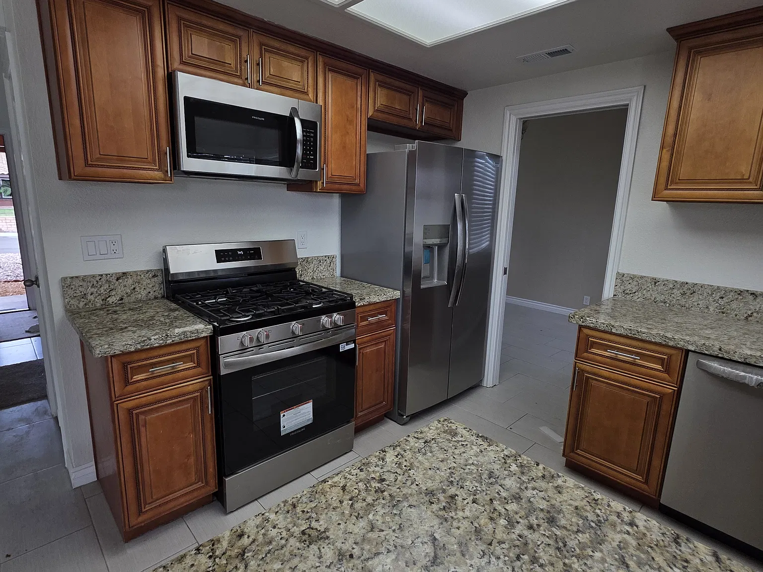 3 bed, 2.5 bath, 1466 sqft, $3,800 — Photo 3